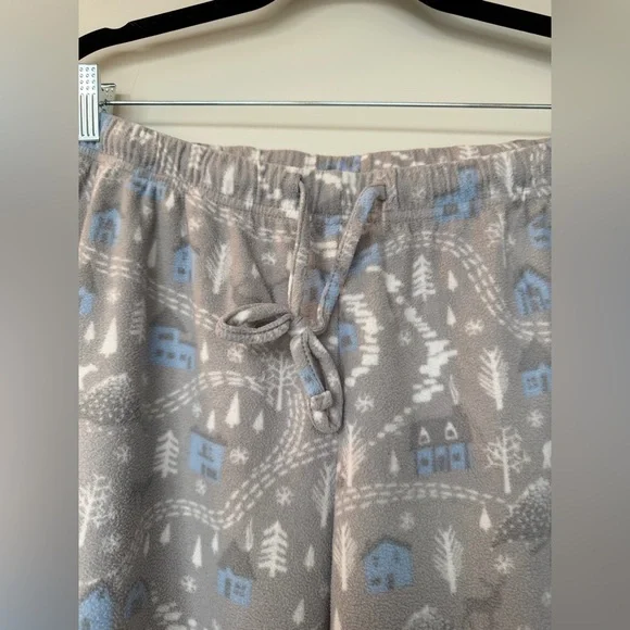 Holiday Patterned Pajamas Set - Picture 6 of 9